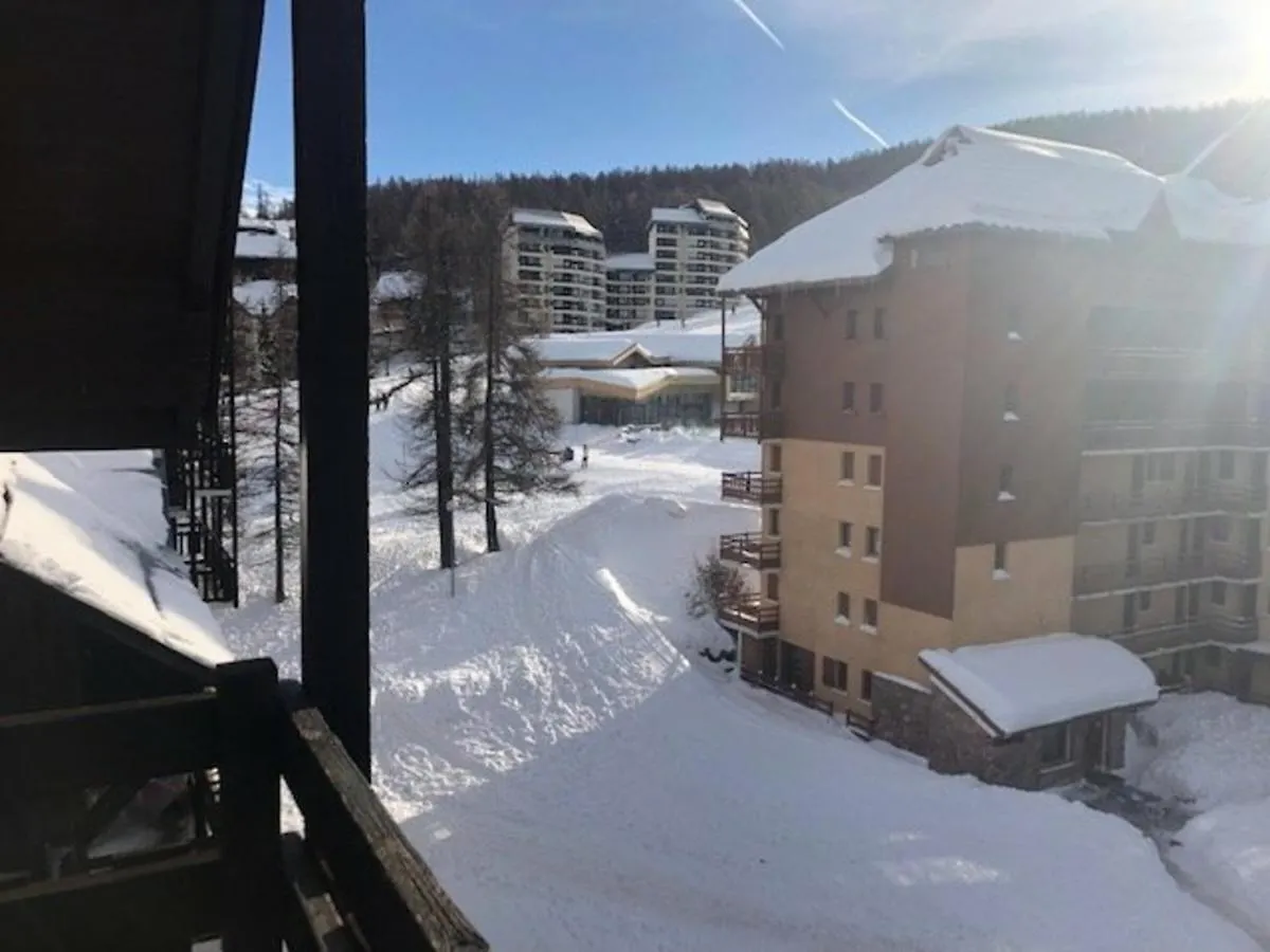 Superbe T3 Skis Aux Pieds, Centre Station, 6 Personnes - Fr-1-330-524 Risoul Apartment